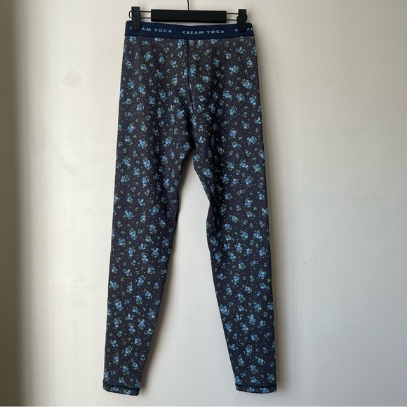 Cream Yoga Angela Navy Ditsy Floral Printed Leggings M NWT - Picture 7 of 8